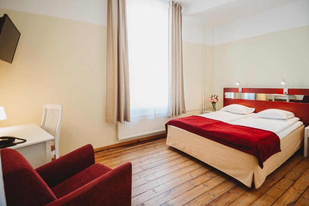 Postel nebo postele na pokoji v ubytování Economy Hotel