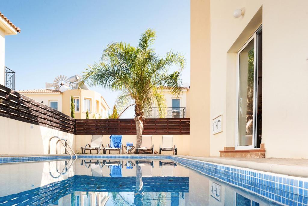 Crystal Blue villa in a perfect Location - Housity
