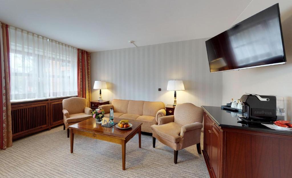 TV a/nebo společenská místnost v ubytování Hotel Engel
