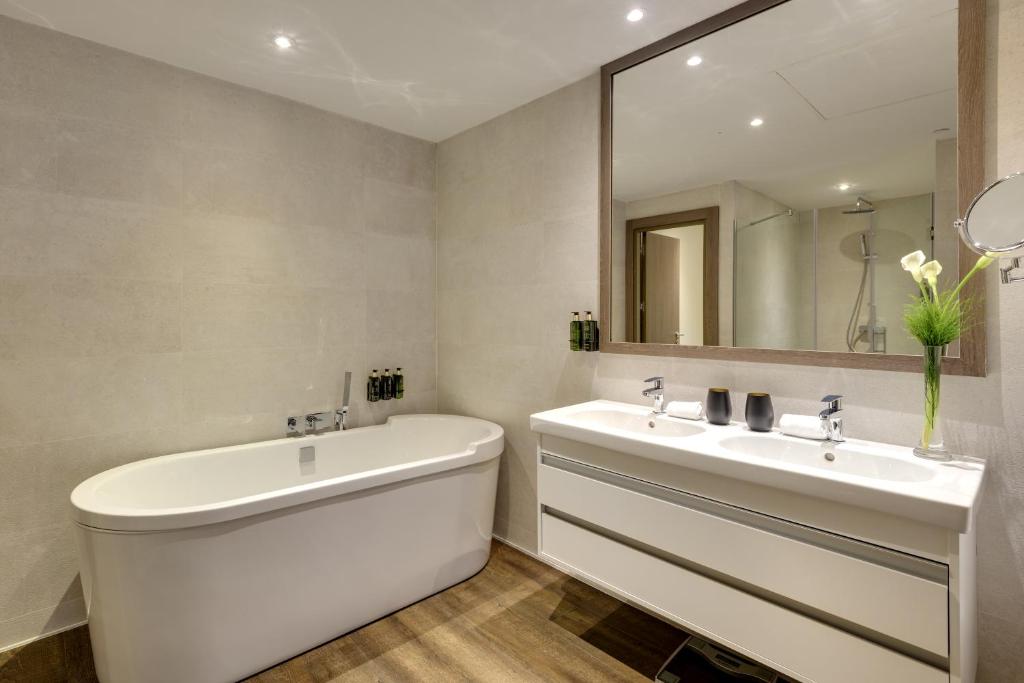 Melia Madrid Serrano - Resim 40