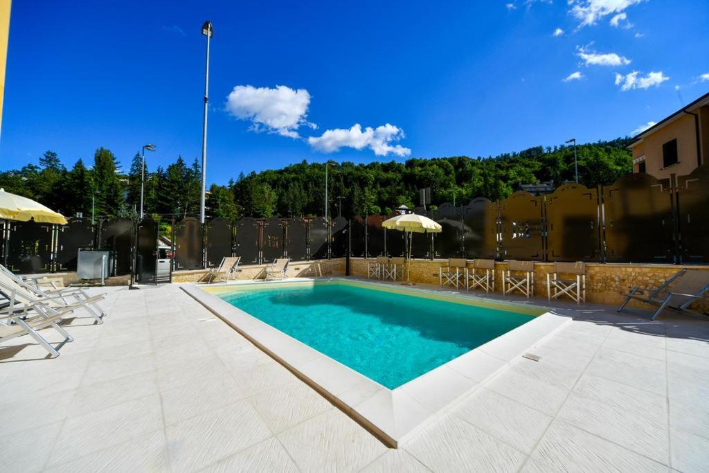 Bazén v ubytování Hotel Cascia Ristorante nebo v jeho okolí
