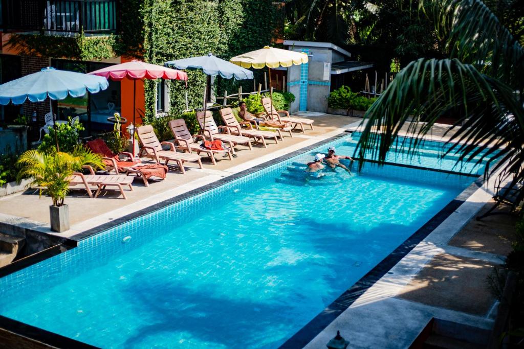 Bazén v ubytování The Spa Garden nebo v jeho okolí