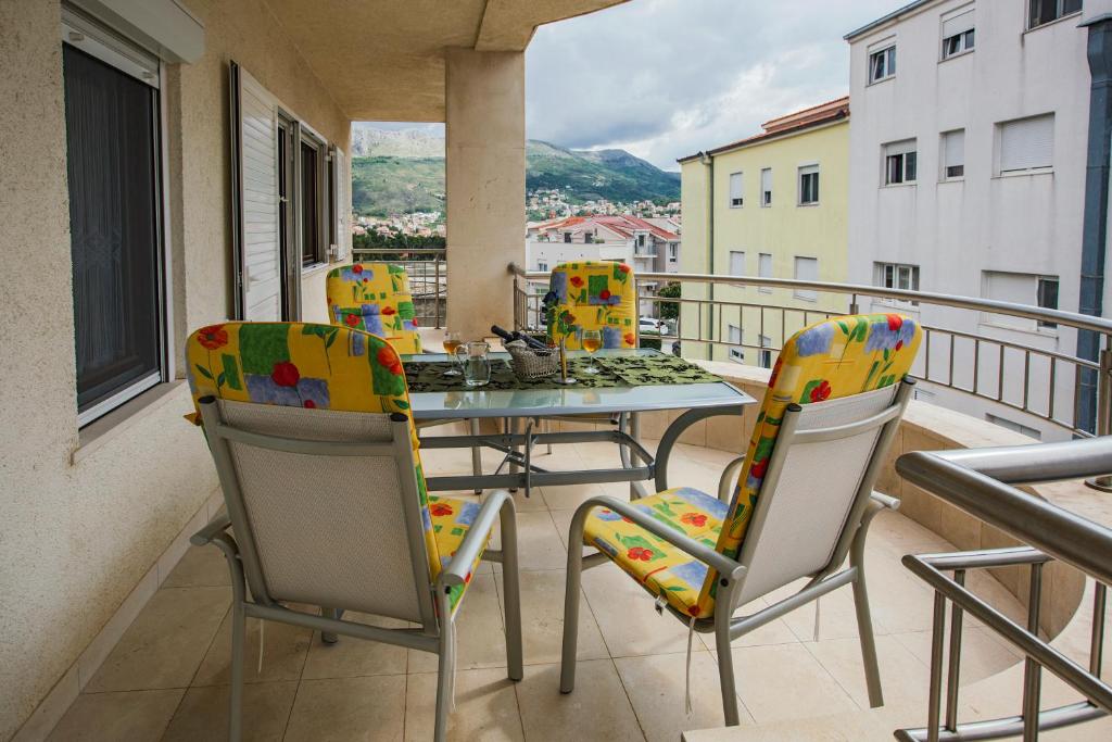 Balkón alebo terasa v ubytovaní Apartments Dilber
