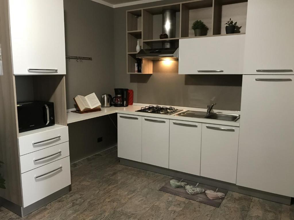 A kitchen or kitchenette at Anfite Apartments Castelletto