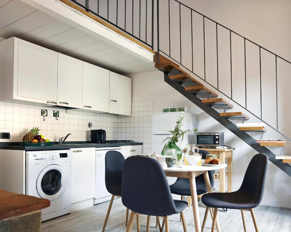 A kitchen or kitchenette at On the Duomo - Super Chic