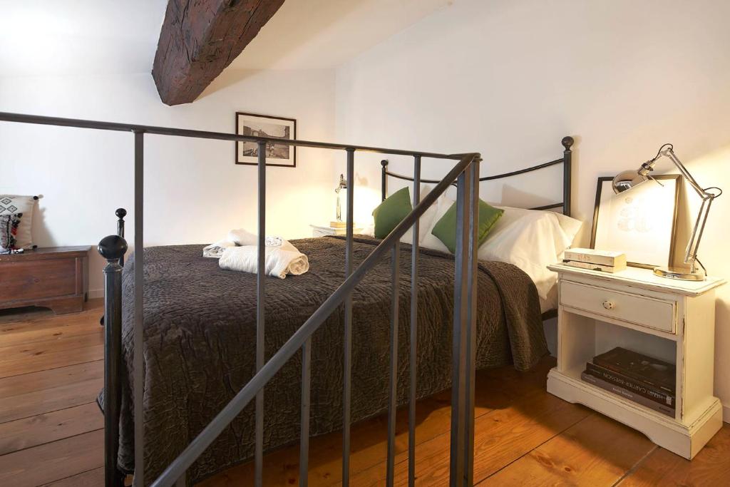 A bed or beds in a room at On the Duomo - Super Chic