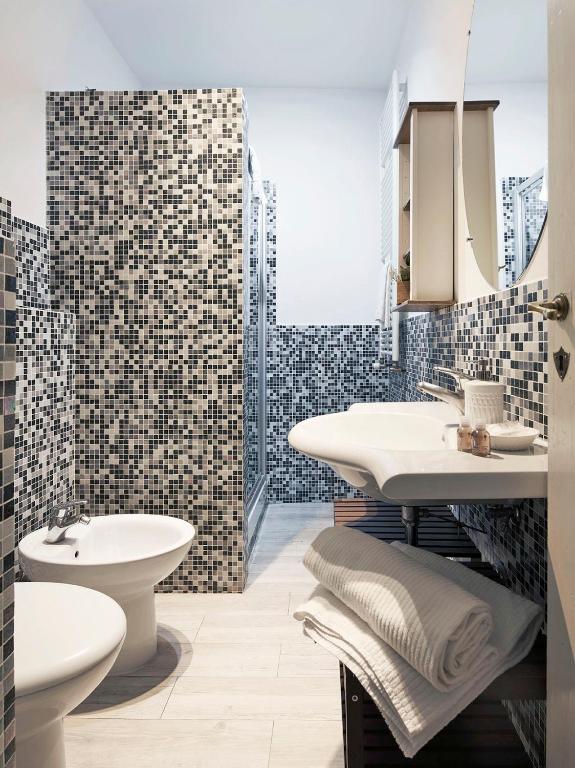 A bathroom at On the Duomo - Super Chic