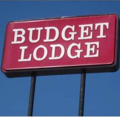 un letrero rojo que lee el lóbulo buffet en Budget Lodge, en Newport News