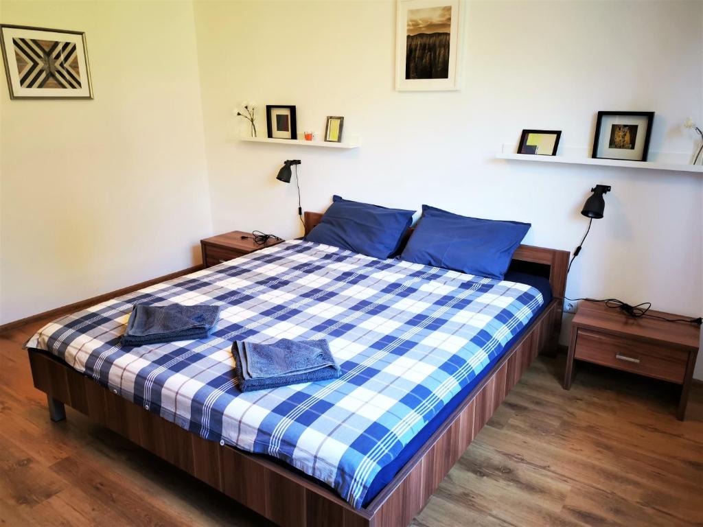 Posteľ alebo postele v izbe v ubytovaní Apartments Dina