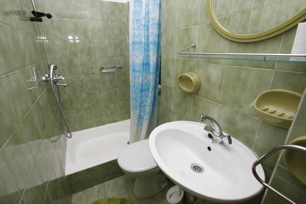 Koupelna v ubytování Apartments Delfin