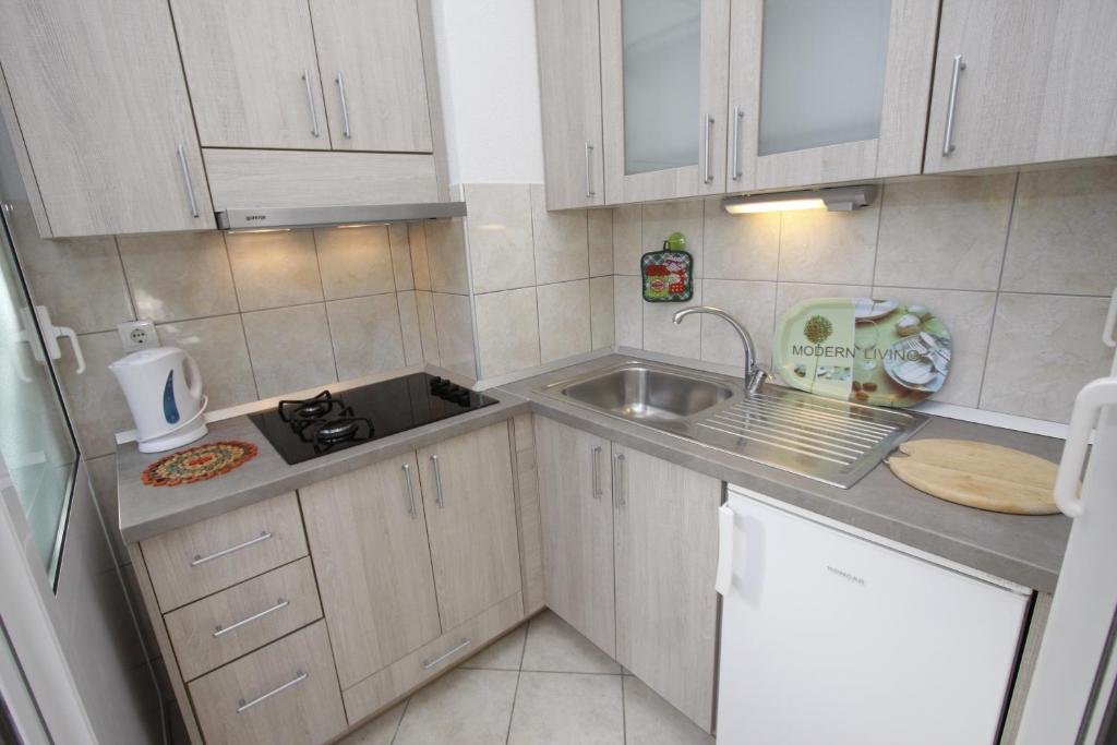 Kuchyň nebo kuchyňský kout v ubytování Apartments Delfin