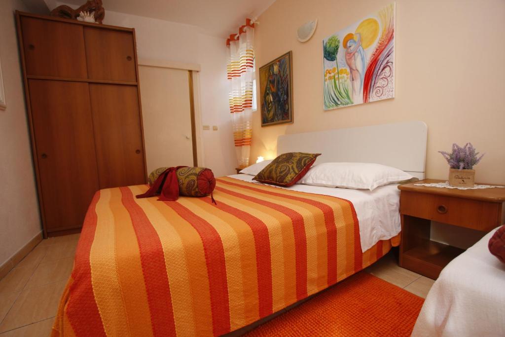 Postel nebo postele na pokoji v ubytování Apartments Delfin