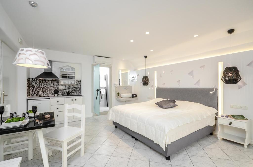 Naxos Evilion Luxury Apartments & Suites - One-Bedroom Apartment (3-4 Adults) - No Balcony