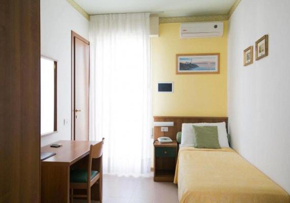 Postel nebo postele na pokoji v ubytování Hotel Righetto Fronte Mare