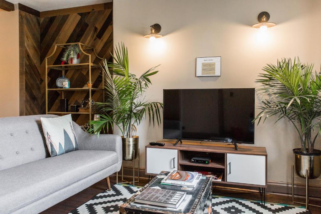 Villa Dubois Guest House - Three-Bedroom Apartment