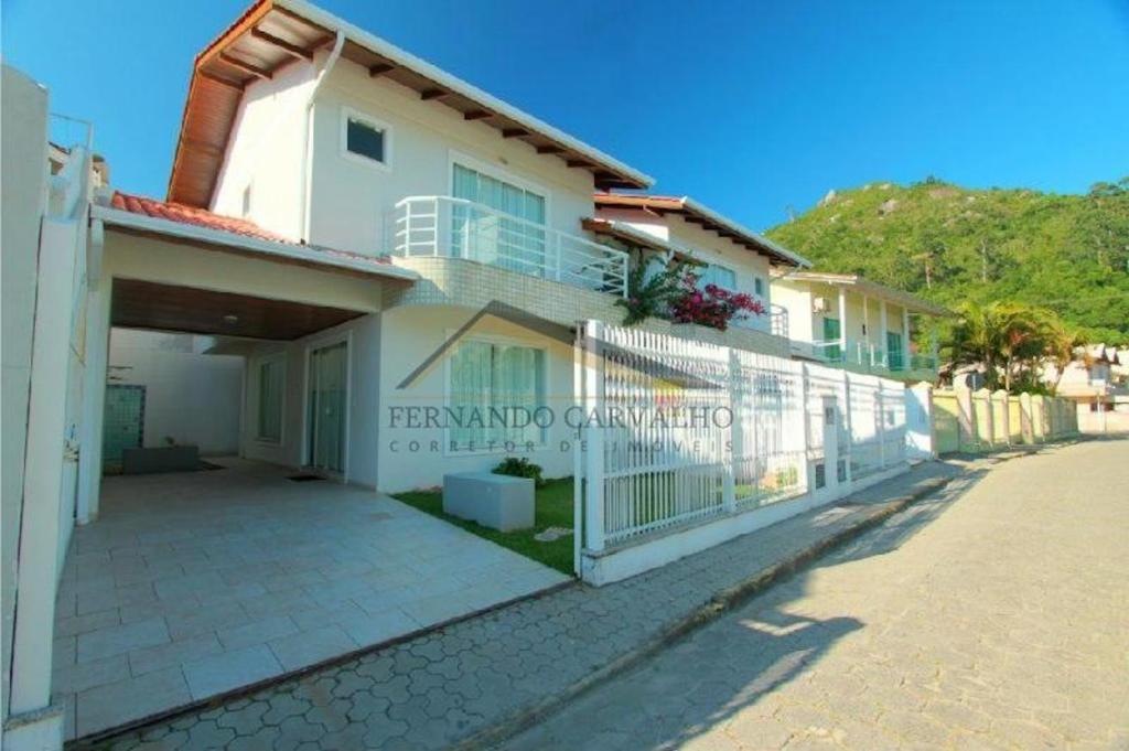  Sobrado em Canto Grande