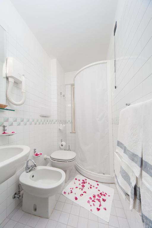 Koupelna v ubytování Hotel Ambasciatori