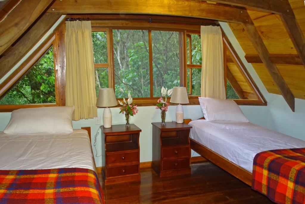 Postel nebo postele na pokoji v ubytování Sacha Urco Lodge y Bosque Protector