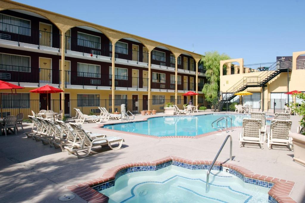 Mardi Gras Hotel & Casino photo