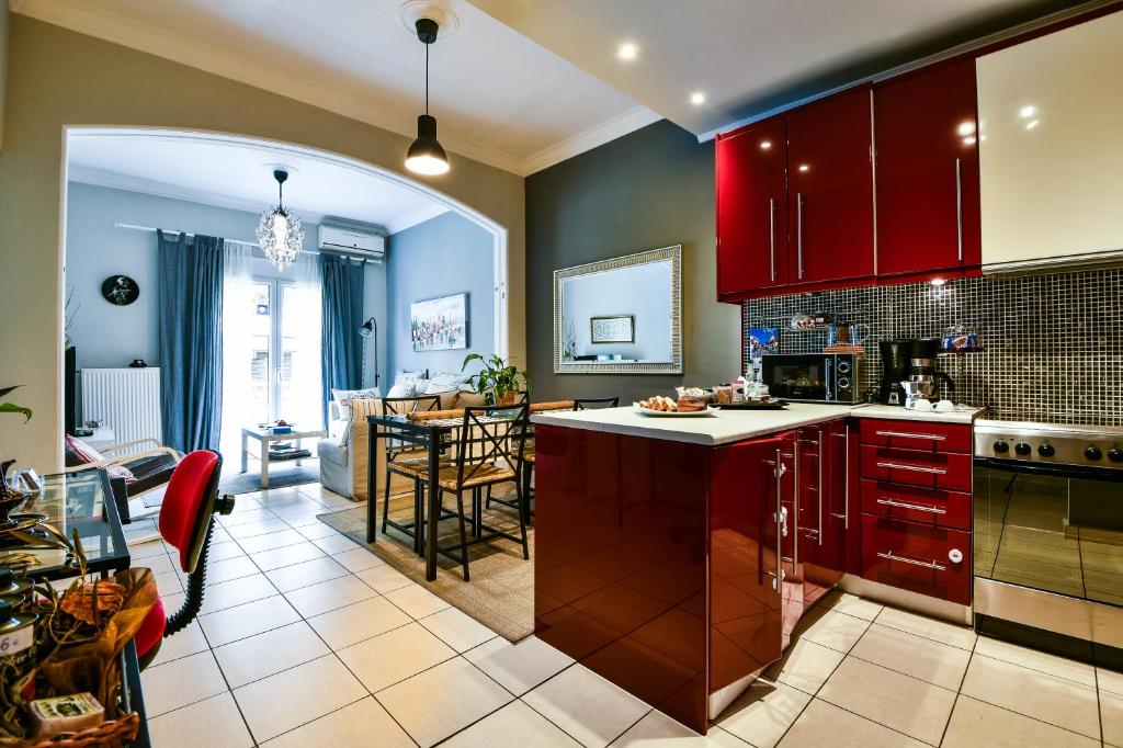 Kuchyň nebo kuchyňský kout v ubytování Star Acropolis Apartment