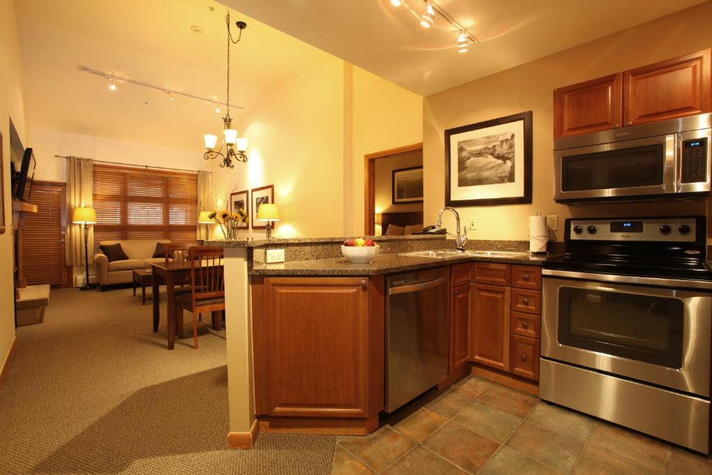 Zephyr Mountain Lodge - 