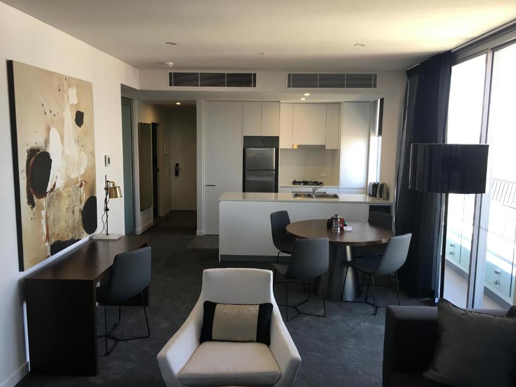 Silkari Suites at Chatswood - Apartamento De Dos Dormitorios Con Balcón Juliet