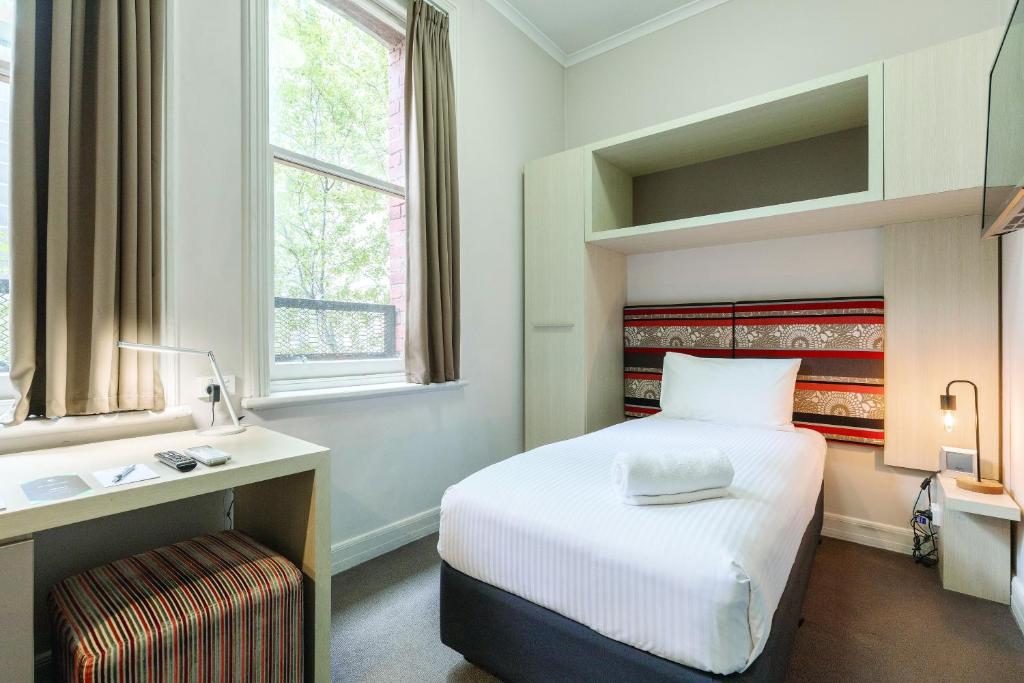 a hotel room with a bed and a sink at Best Western Melbourne City in Melbourne