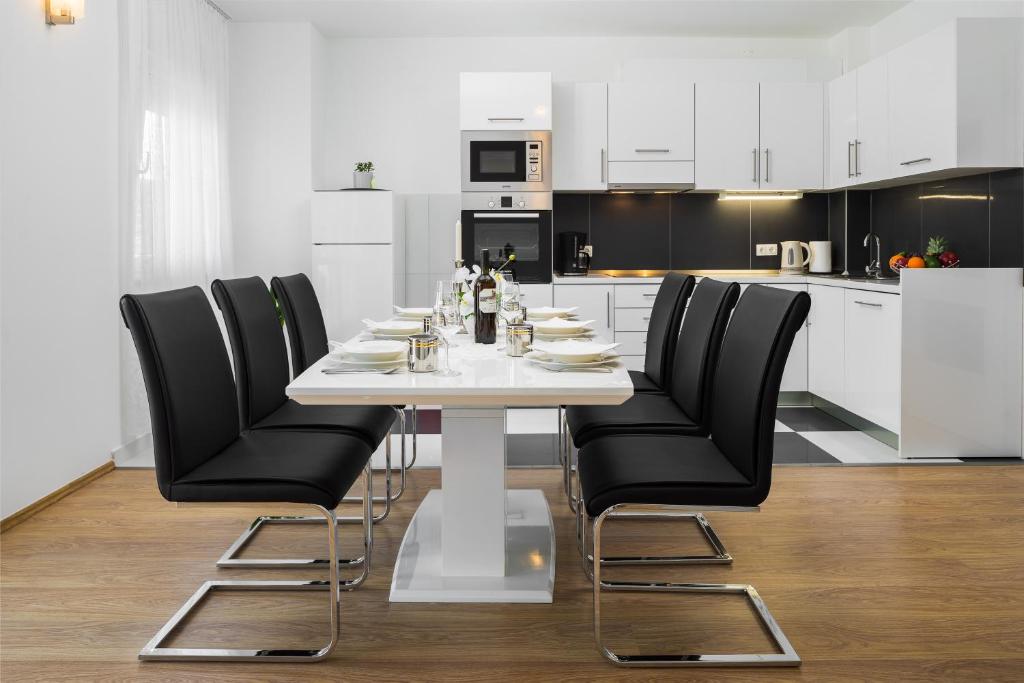 Kuchyňa alebo kuchynka v ubytovaní Lotus Apartman