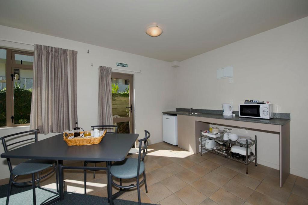 Kuchyň nebo kuchyňský kout v ubytování Lake Point Motel