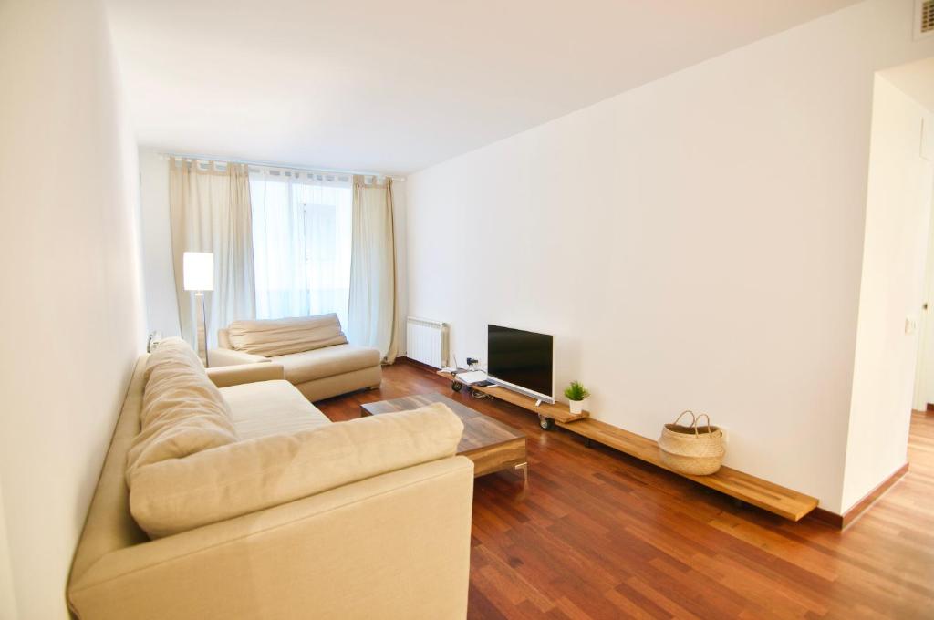 TV a/nebo společenská místnost v ubytování Glasir Apartments Barcelona
