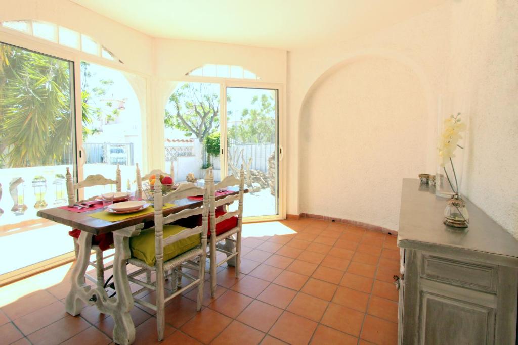 Fotografia z galérie ubytovania LEON INMO Chalet Amira - 10191 v destinácii Empuriabrava
