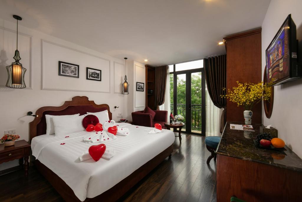 Postel nebo postele na pokoji v ubytování Hanoi Vision Premium Hotel