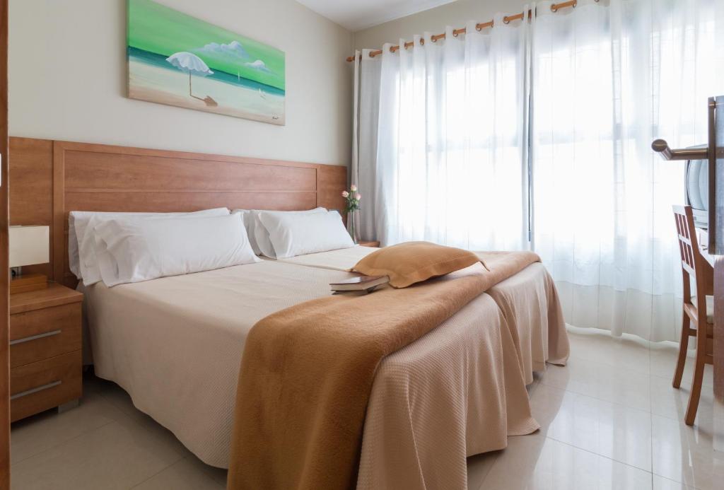 A bed or beds in a room at Aparthotel Bahía