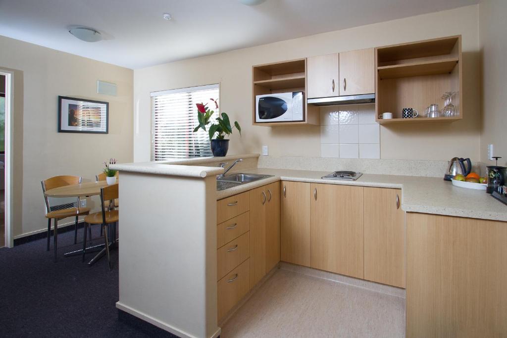 Alhambra Oaks Motor Lodge - Resim 24