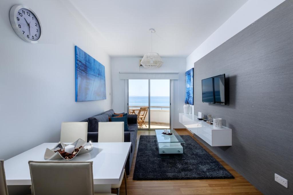 Lazuli Beachfront Apartment 61