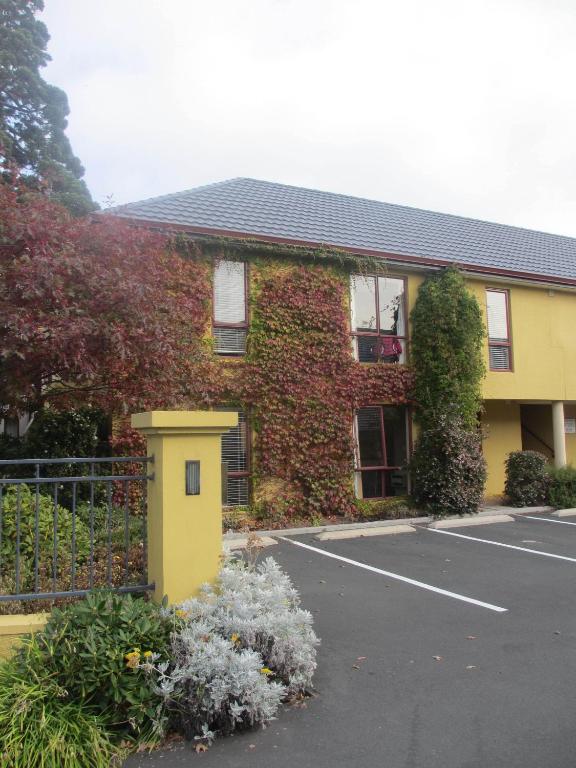 Alhambra Oaks Motor Lodge - Resim 15