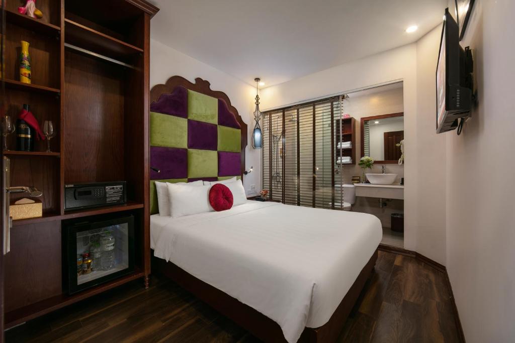 Postel nebo postele na pokoji v ubytování Hanoi Vision Premium Hotel