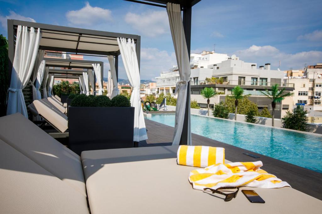 Bazén v ubytování Protur Naisa Palma Hotel nebo v jeho okolí