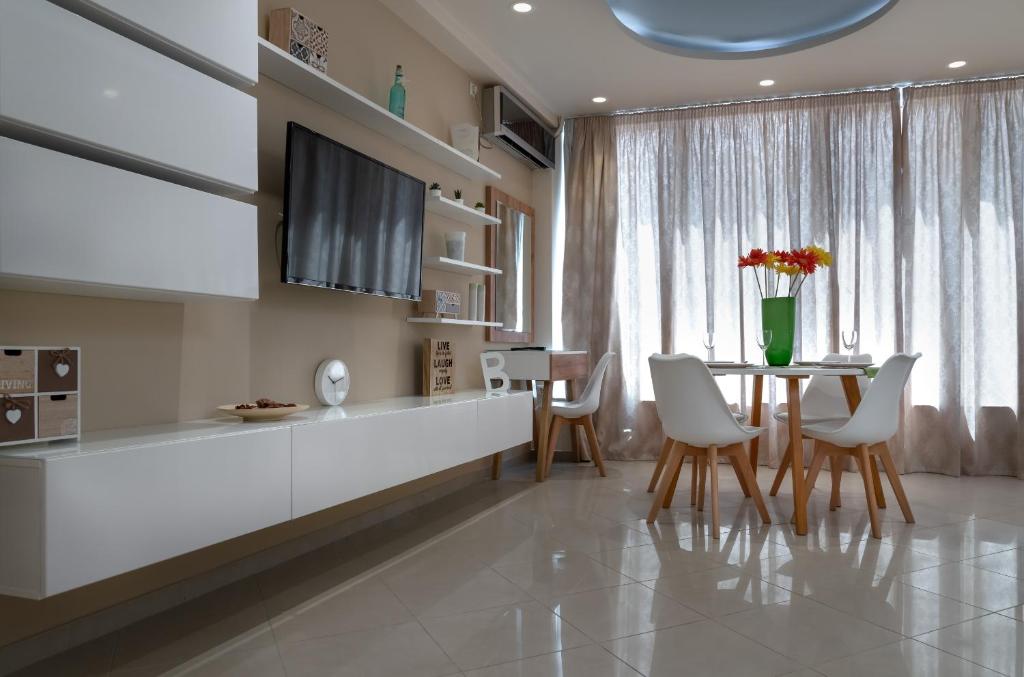 Amazing Apartments @ Monastiraki Subway Station - One-Bedroom Apartment
