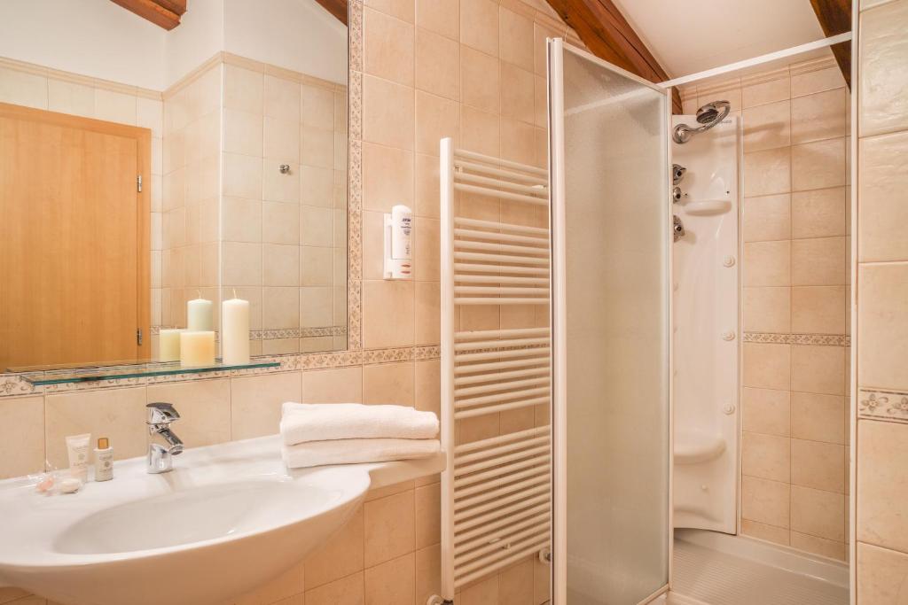 Koupelna v ubytování Hotel Rosa Alpina