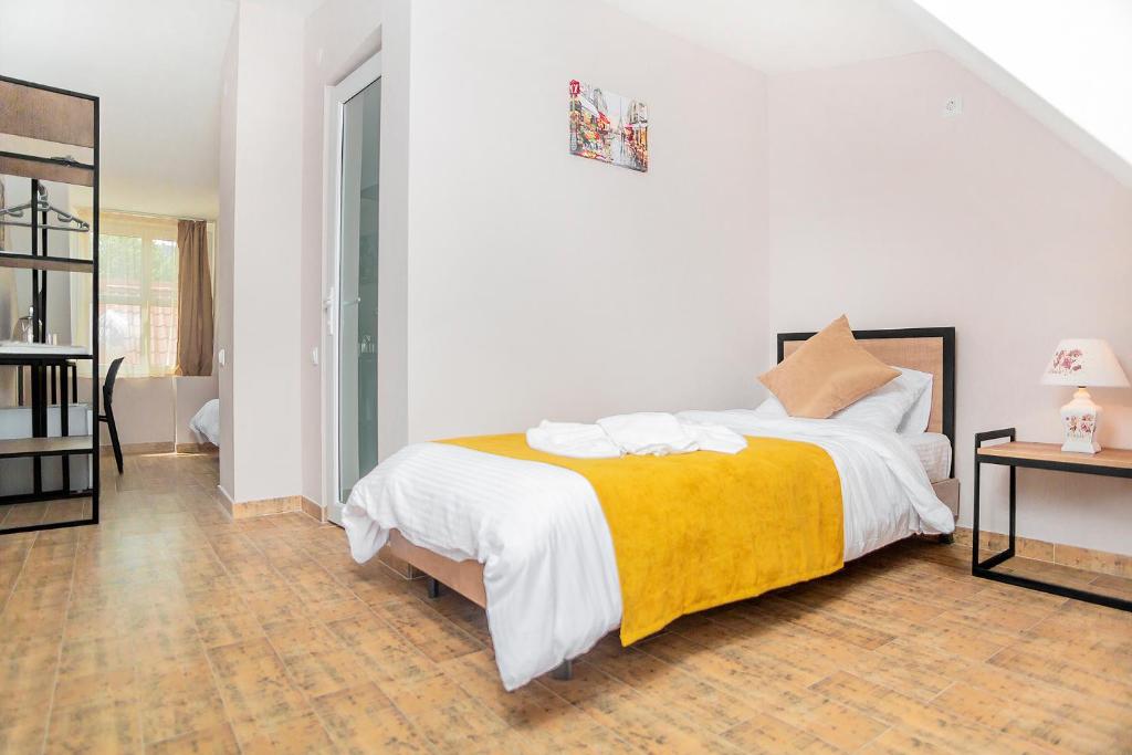 Postel nebo postele na pokoji v ubytování Diuma Hotel
