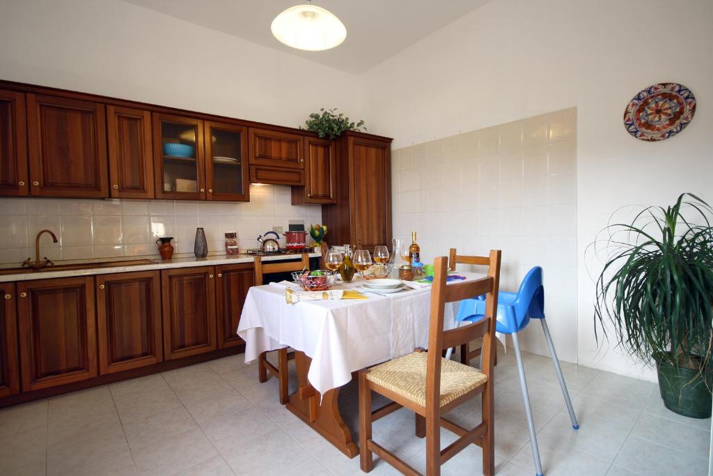 Kuchyňa alebo kuchynka v ubytovaní Appartamenti Villa Chiara