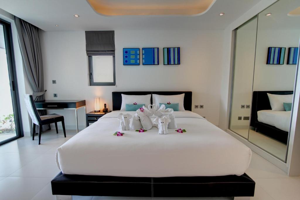 Postel nebo postele na pokoji v ubytování Absolute Twin Sands Resort & Spa - SHA Extra Plus