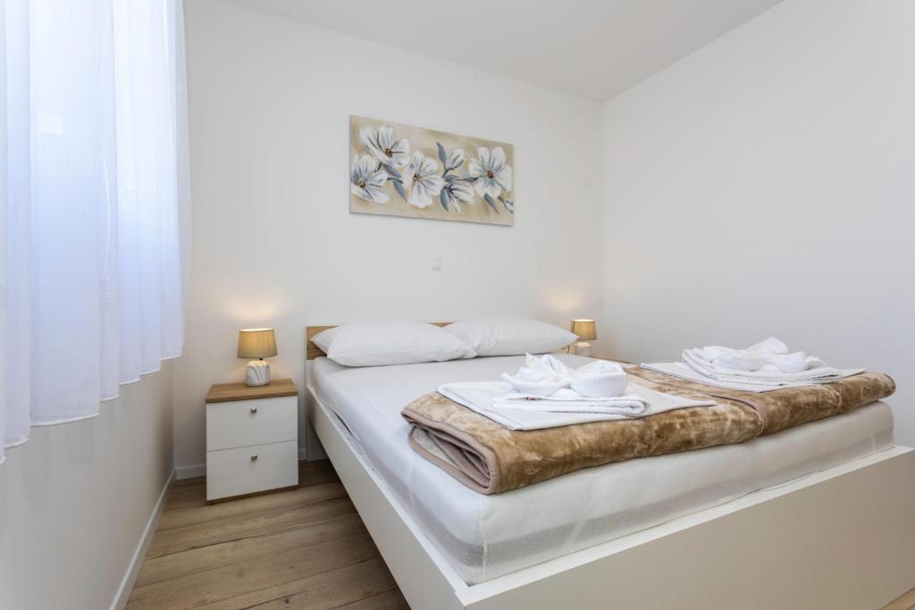 Posteľ alebo postele v izbe v ubytovaní Apartments Mateo 2