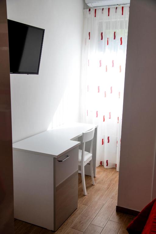 Televízia a/alebo spoločenská miestnosť v ubytovaní b&b binario nove e tre quarti