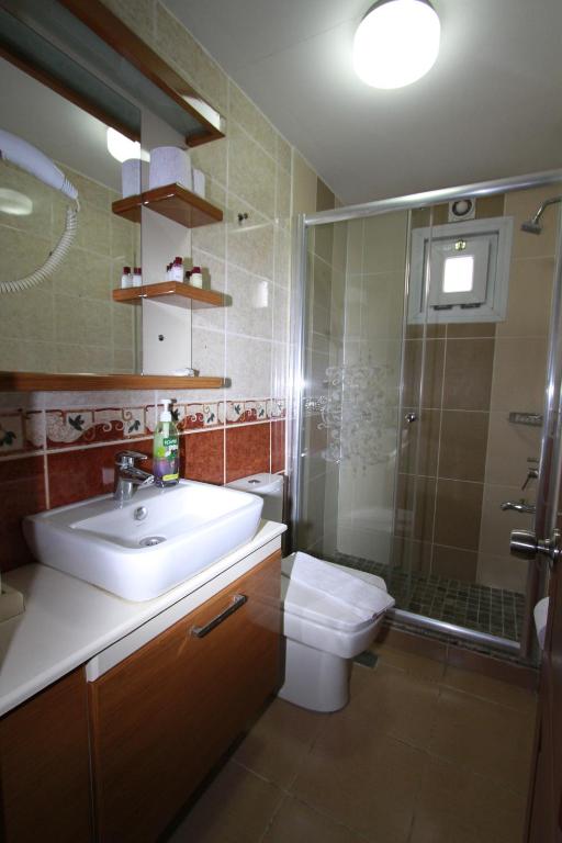 A bathroom at Agora Boutique Hotel & Bistro