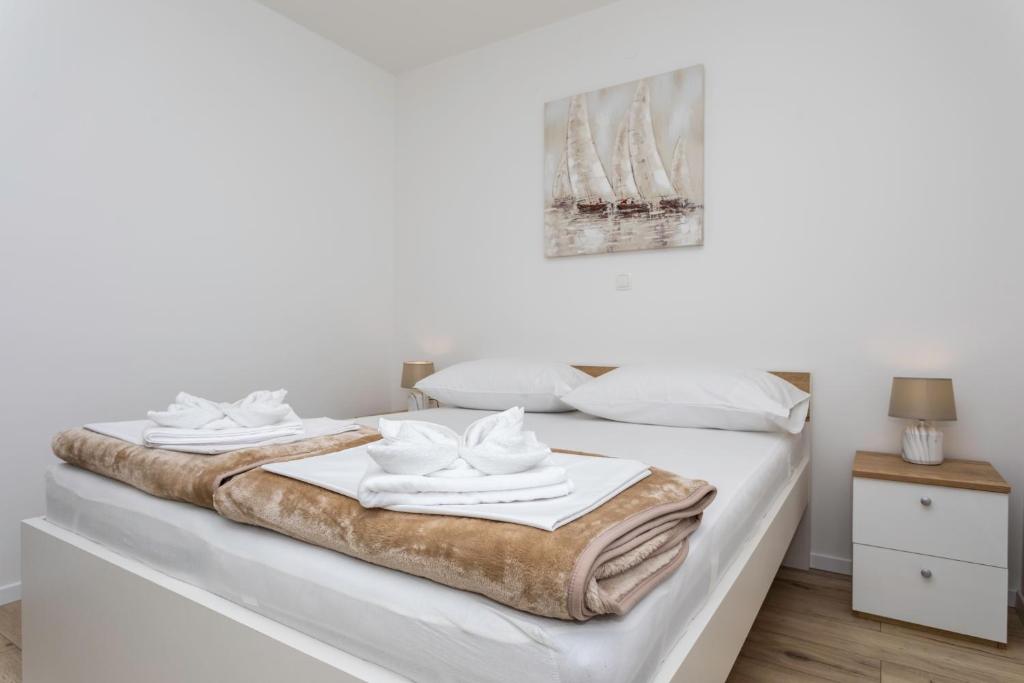 Posteľ alebo postele v izbe v ubytovaní Apartments Mateo 2