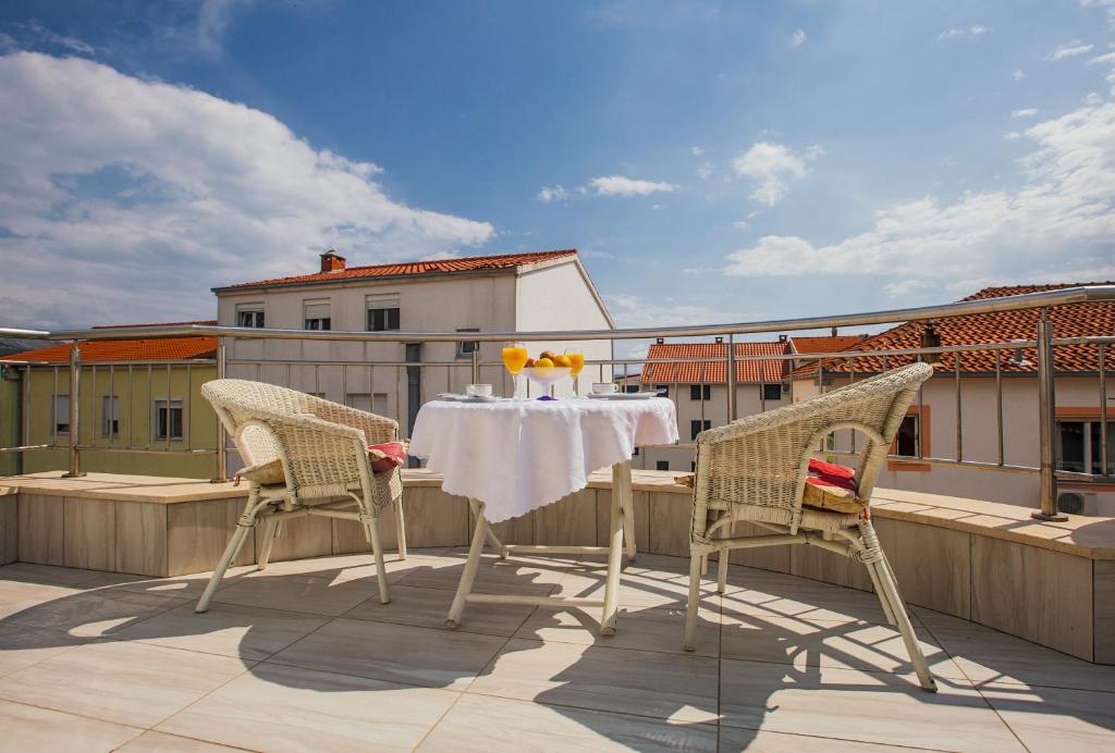Balkón alebo terasa v ubytovaní Apartments Dilber