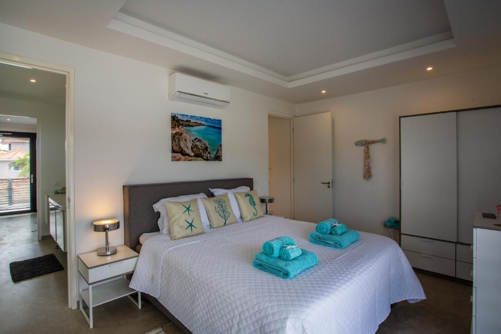 Postel nebo postele na pokoji v ubytování La Royal Penthouse Apartment Jan Thiel