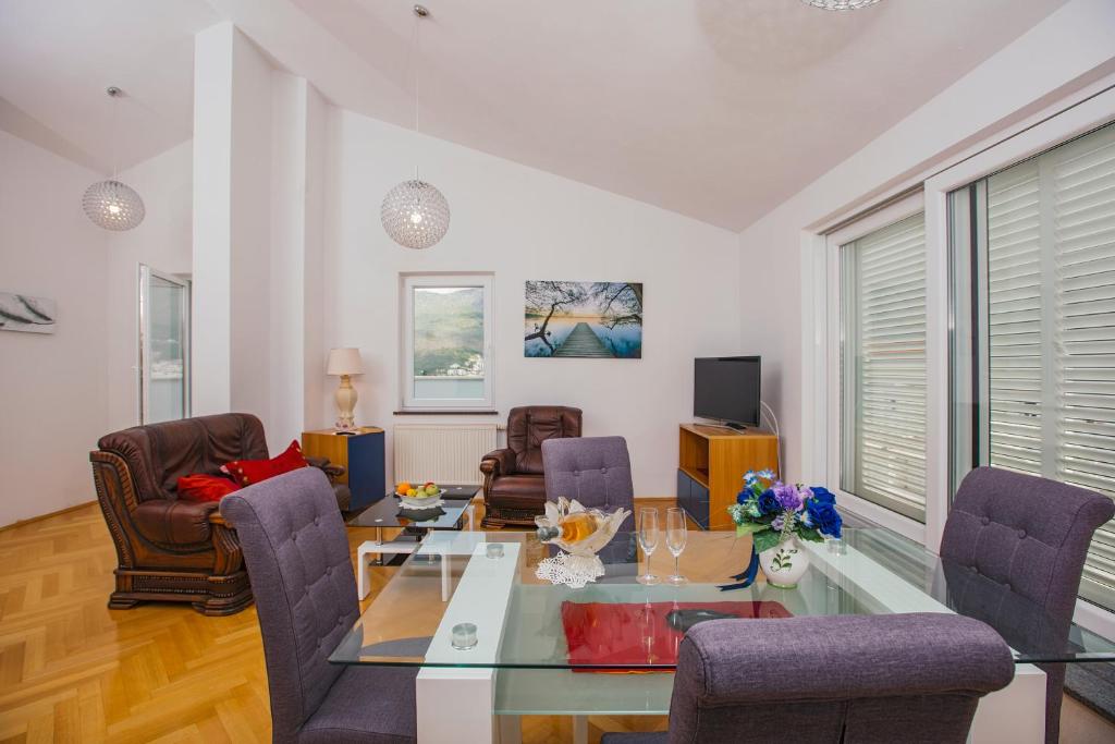 Posedenie v ubytovaní Apartments Dilber